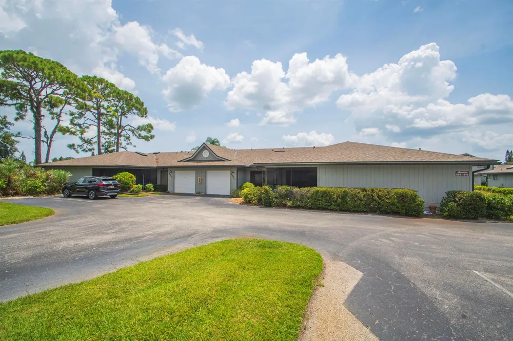 646 CENTRE SW #102 Vero Beach, FL 32962