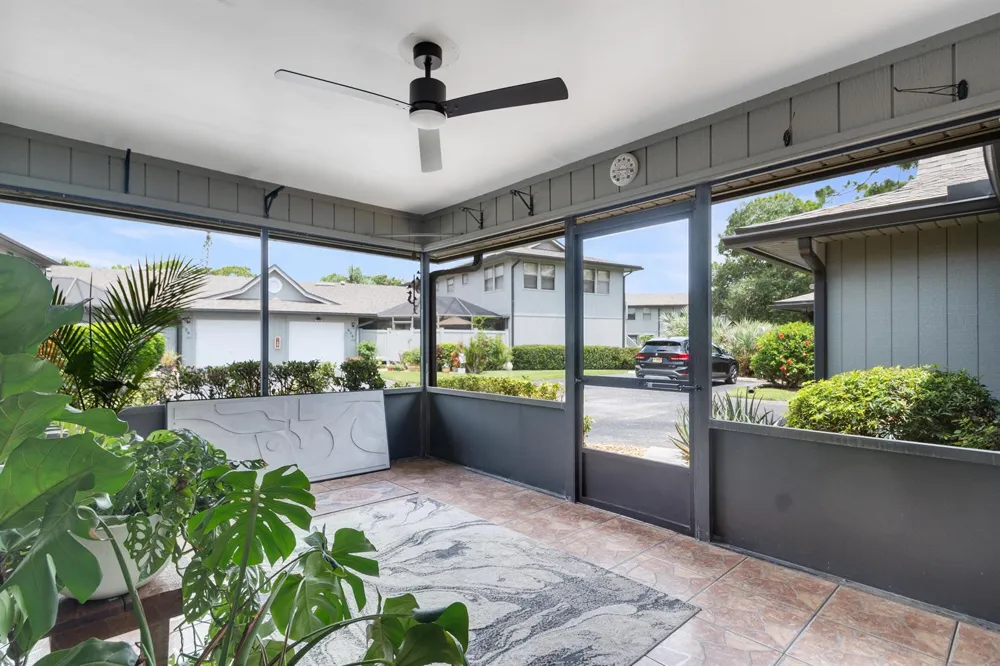646 CENTRE SW #102 Vero Beach, FL 32962