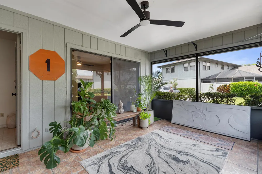 646 CENTRE SW #102 Vero Beach, FL 32962