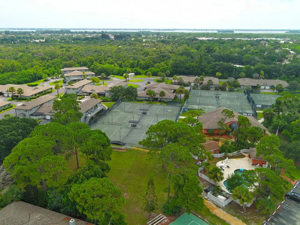 646 CENTRE SW #102 Vero Beach, FL 32962