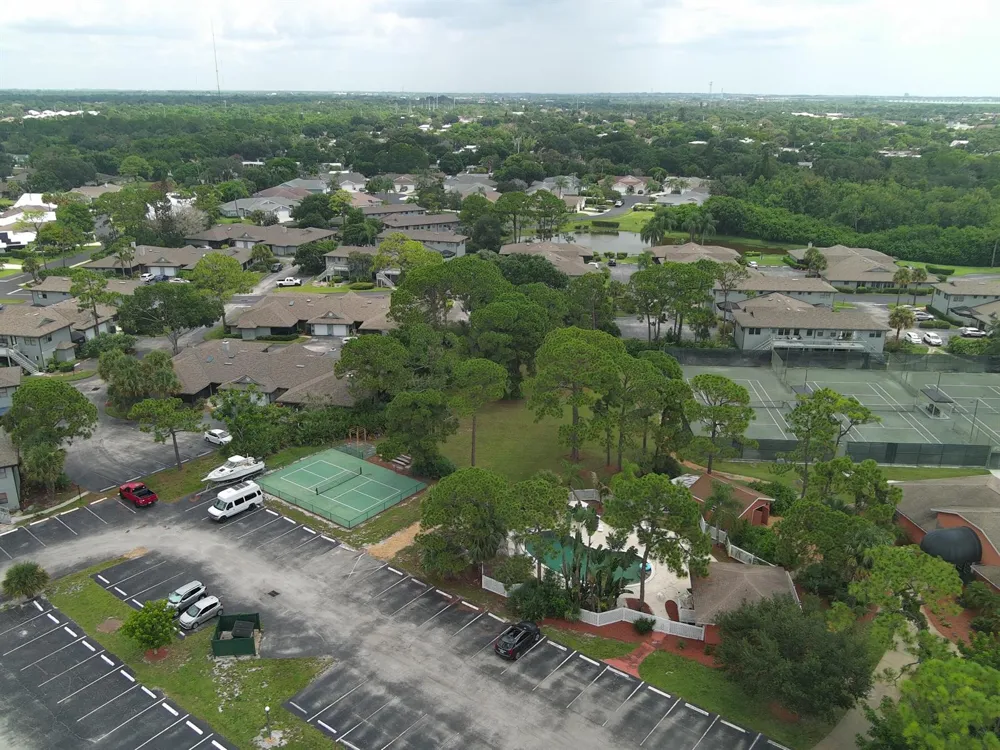 646 CENTRE SW #102 Vero Beach, FL 32962