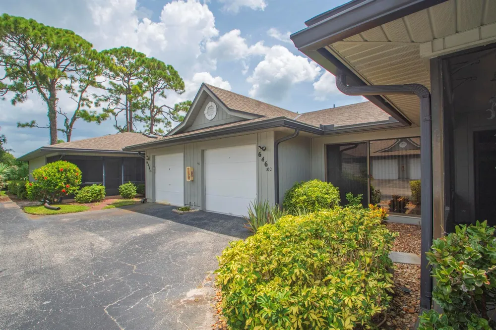 646 CENTRE SW #102 Vero Beach, FL 32962