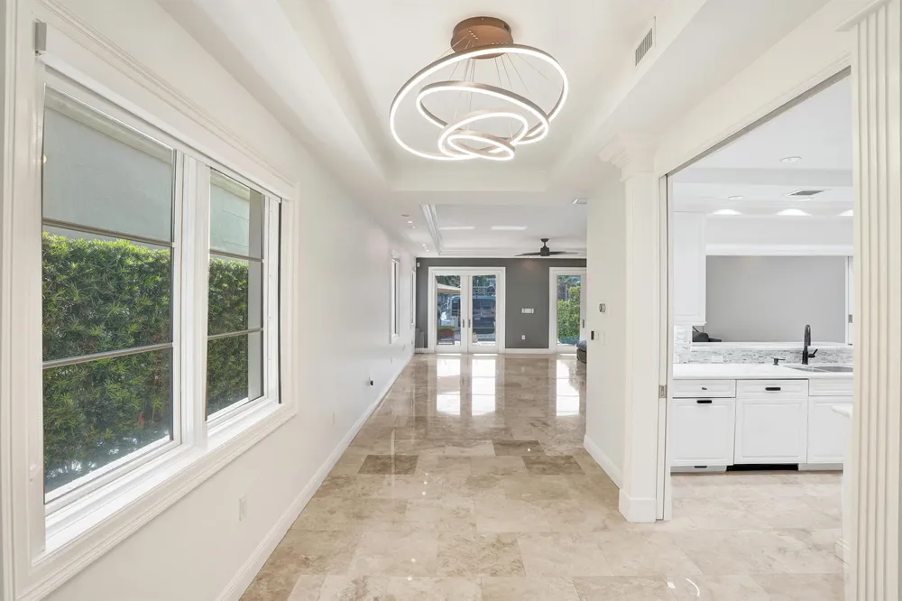 210 HENDRICKS Isle Fort Lauderdale, FL 33301