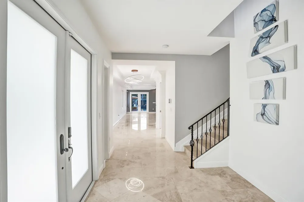 210 HENDRICKS Isle Fort Lauderdale, FL 33301