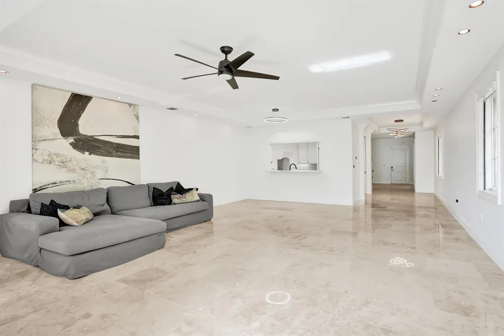 210 HENDRICKS Isle Fort Lauderdale, FL 33301