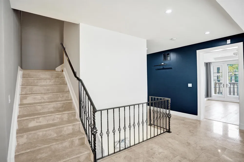 210 HENDRICKS Isle Fort Lauderdale, FL 33301