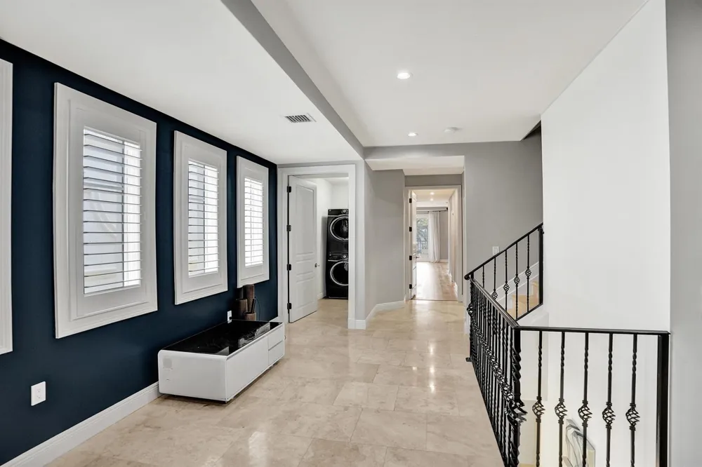 210 HENDRICKS Isle Fort Lauderdale, FL 33301