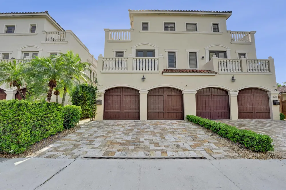 210 HENDRICKS Isle Fort Lauderdale, FL 33301
