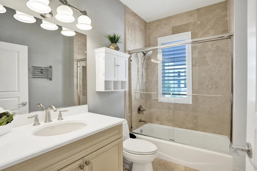 210 HENDRICKS Isle Fort Lauderdale, FL 33301