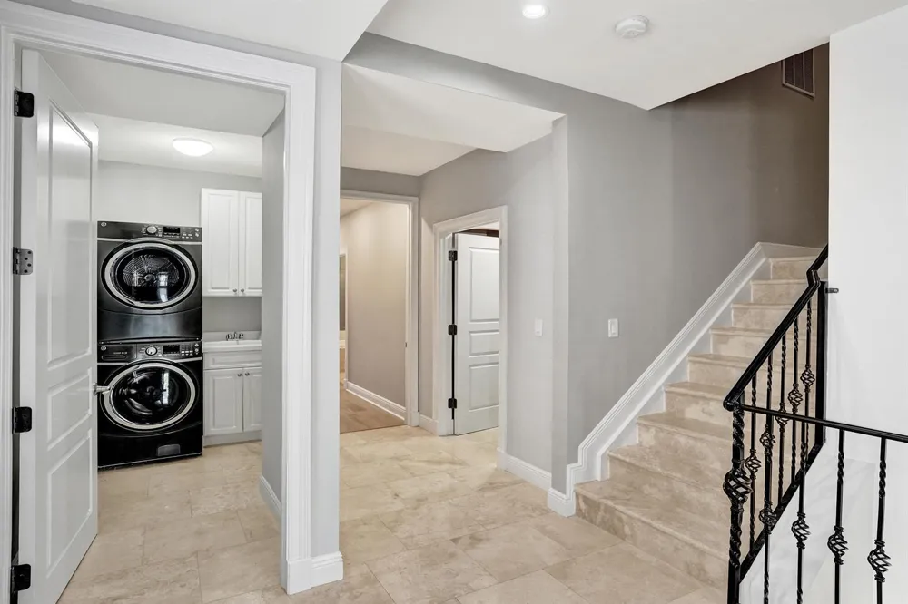 210 HENDRICKS Isle Fort Lauderdale, FL 33301