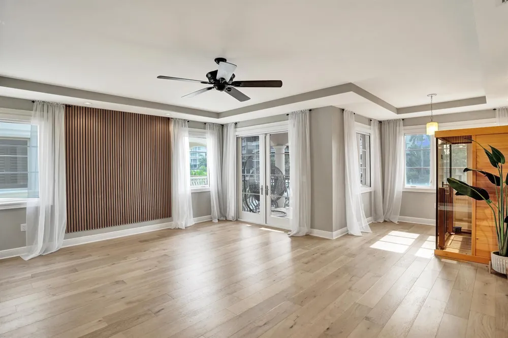 210 HENDRICKS Isle Fort Lauderdale, FL 33301