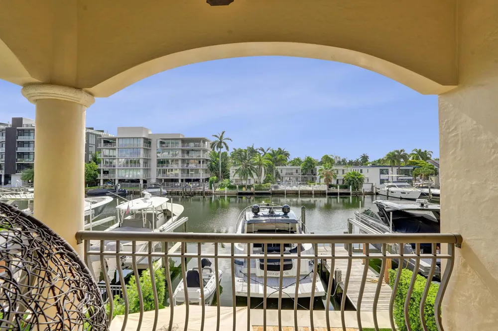 210 HENDRICKS Isle Fort Lauderdale, FL 33301