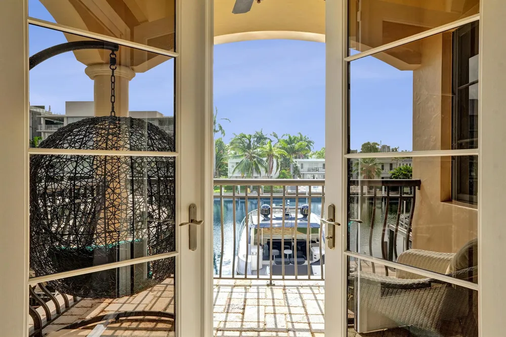 210 HENDRICKS Isle Fort Lauderdale, FL 33301