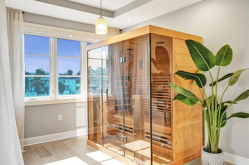 210 HENDRICKS Isle Fort Lauderdale, FL 33301