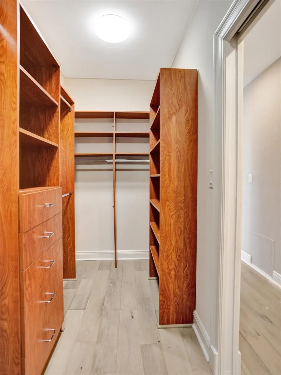 210 HENDRICKS Isle Fort Lauderdale, FL 33301