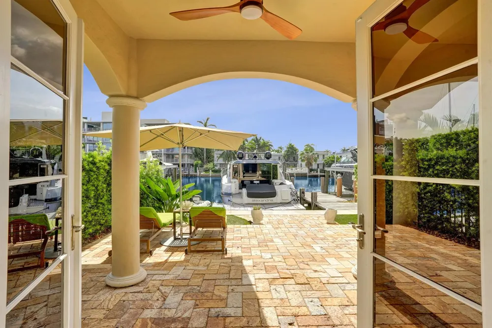 210 HENDRICKS Isle Fort Lauderdale, FL 33301