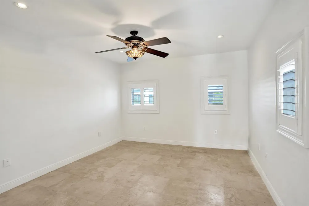210 HENDRICKS Isle Fort Lauderdale, FL 33301