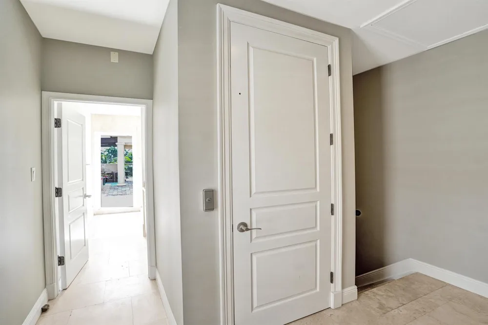 210 HENDRICKS Isle Fort Lauderdale, FL 33301