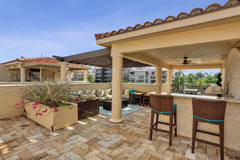 210 HENDRICKS Isle Fort Lauderdale, FL 33301