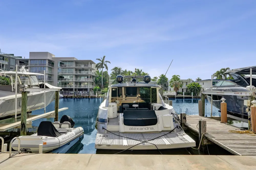 210 HENDRICKS Isle Fort Lauderdale, FL 33301