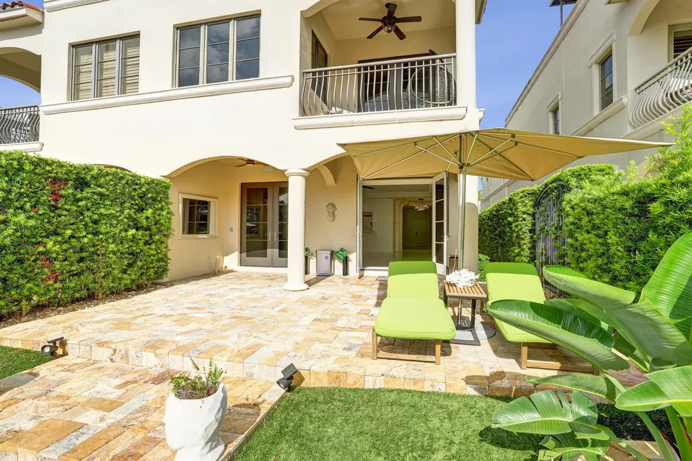210 HENDRICKS Isle Fort Lauderdale, FL 33301