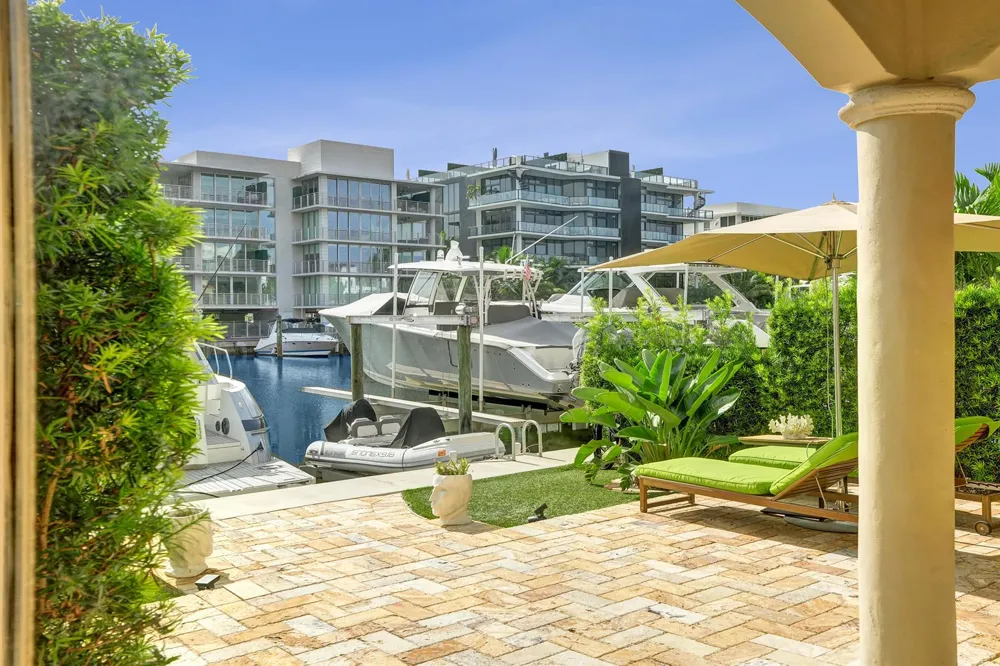 210 HENDRICKS Isle Fort Lauderdale, FL 33301