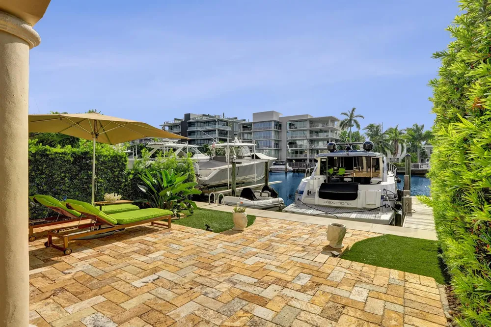 210 HENDRICKS Isle Fort Lauderdale, FL 33301