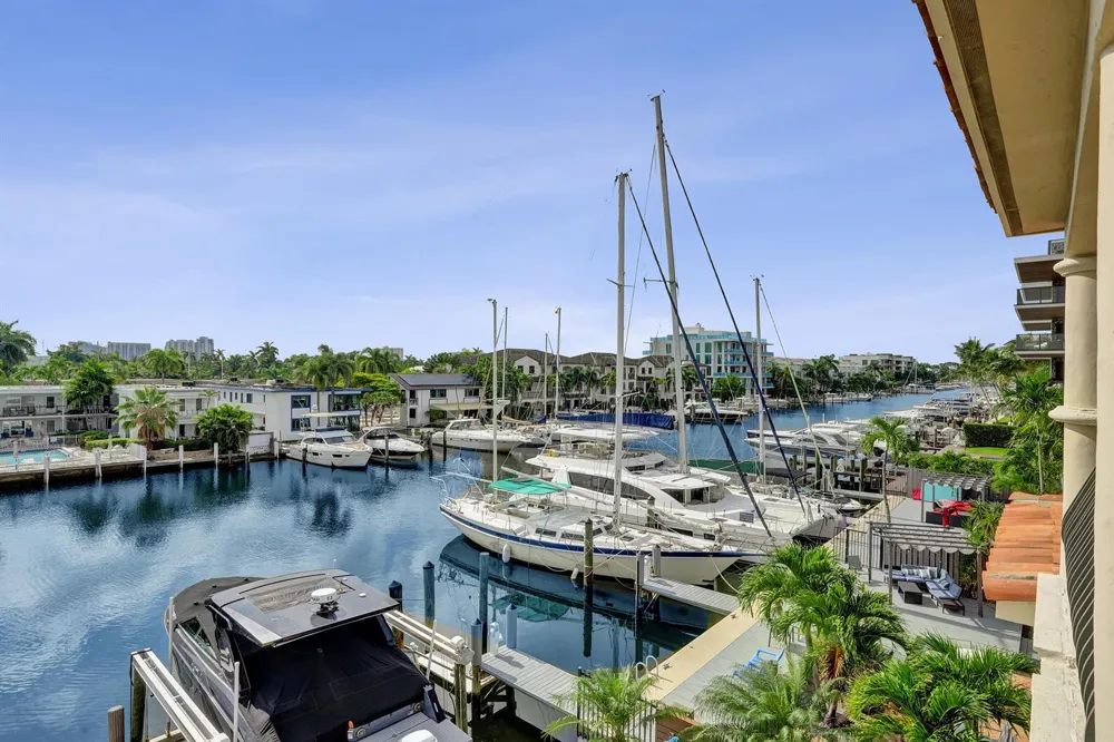 210 HENDRICKS Isle Fort Lauderdale, FL 33301