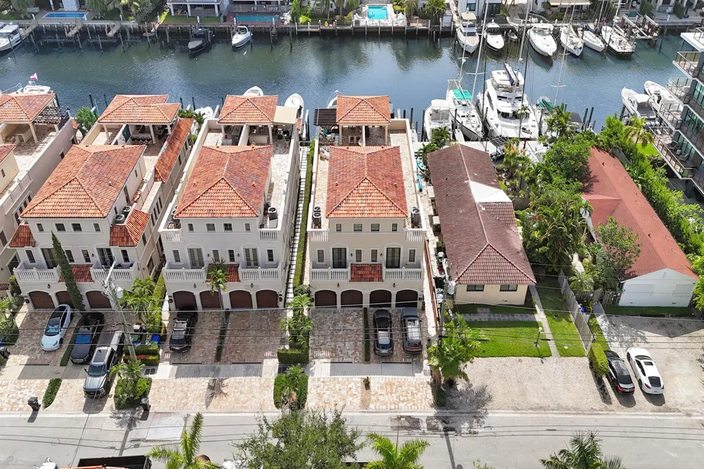 210 HENDRICKS Isle Fort Lauderdale, FL 33301