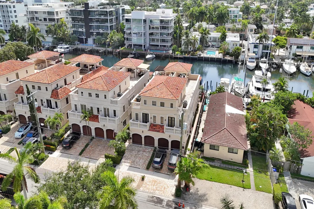 210 HENDRICKS Isle Fort Lauderdale, FL 33301