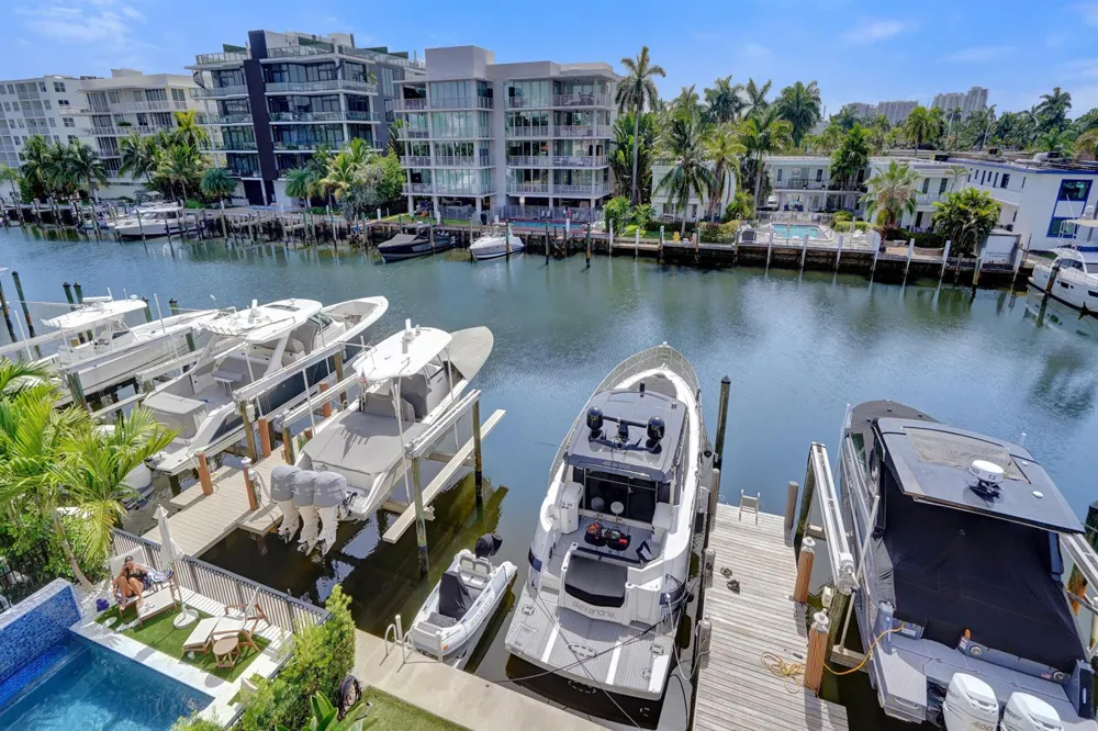 210 HENDRICKS Isle Fort Lauderdale, FL 33301