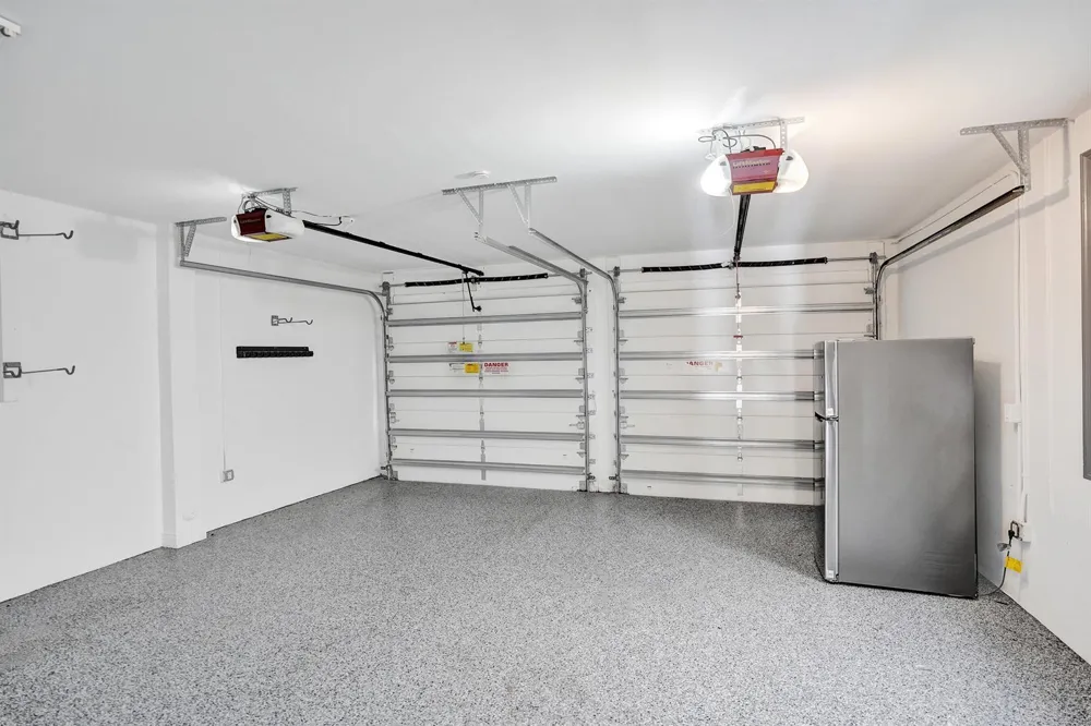 210 HENDRICKS Isle Fort Lauderdale, FL 33301