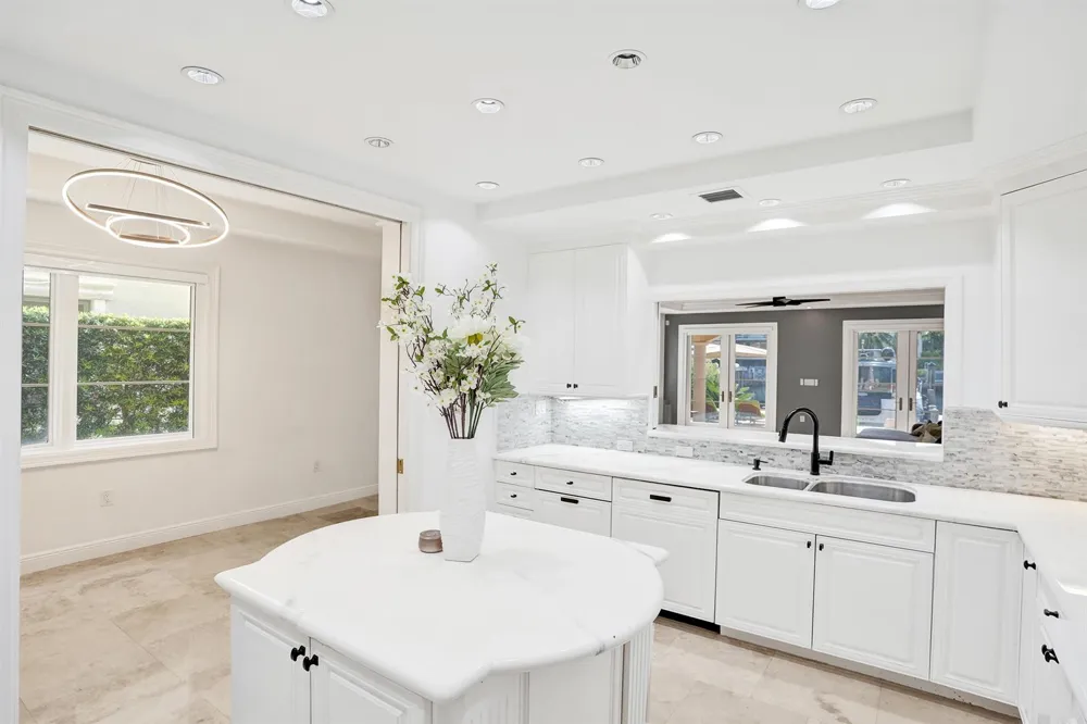 210 HENDRICKS Isle Fort Lauderdale, FL 33301