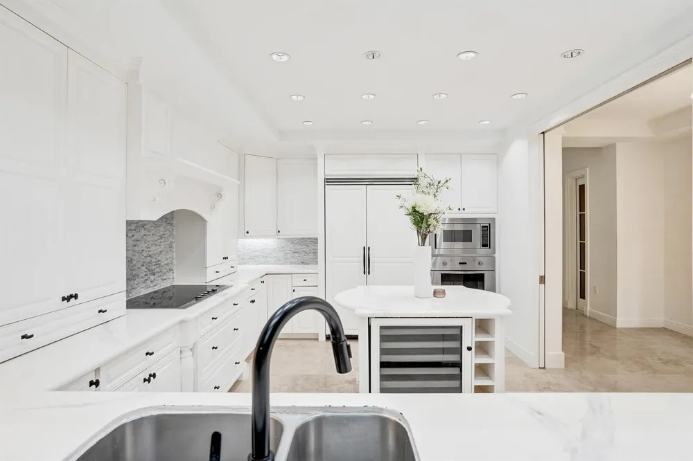 210 HENDRICKS Isle Fort Lauderdale, FL 33301