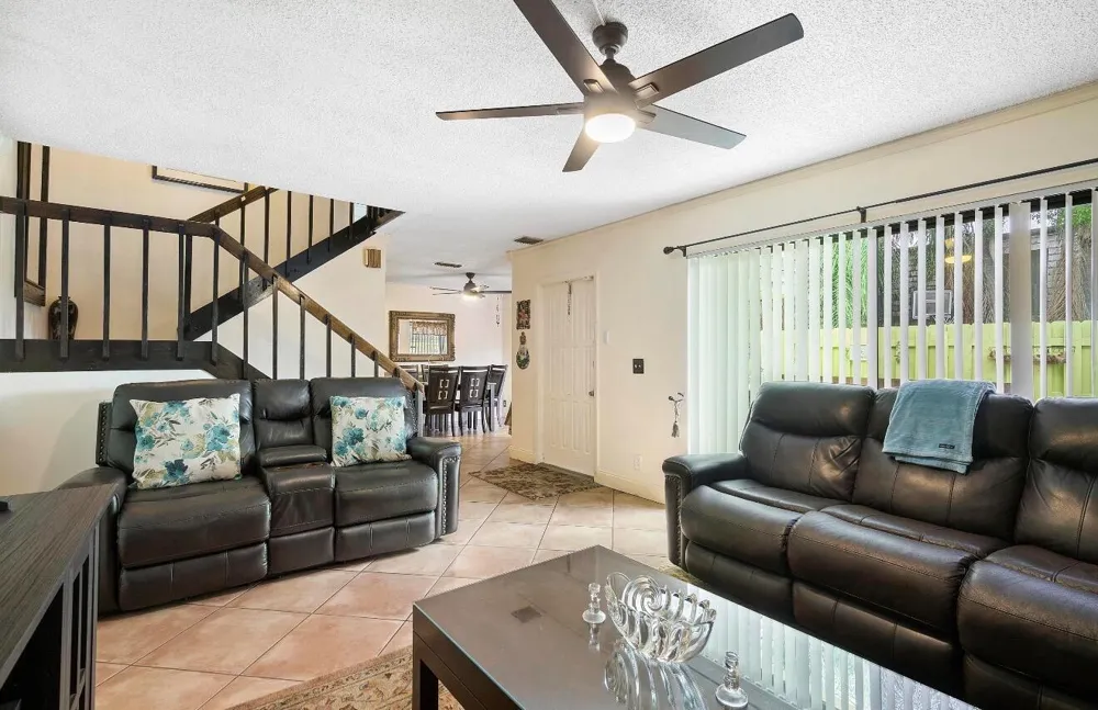 245 Woodland Road Palm Springs, FL 33461