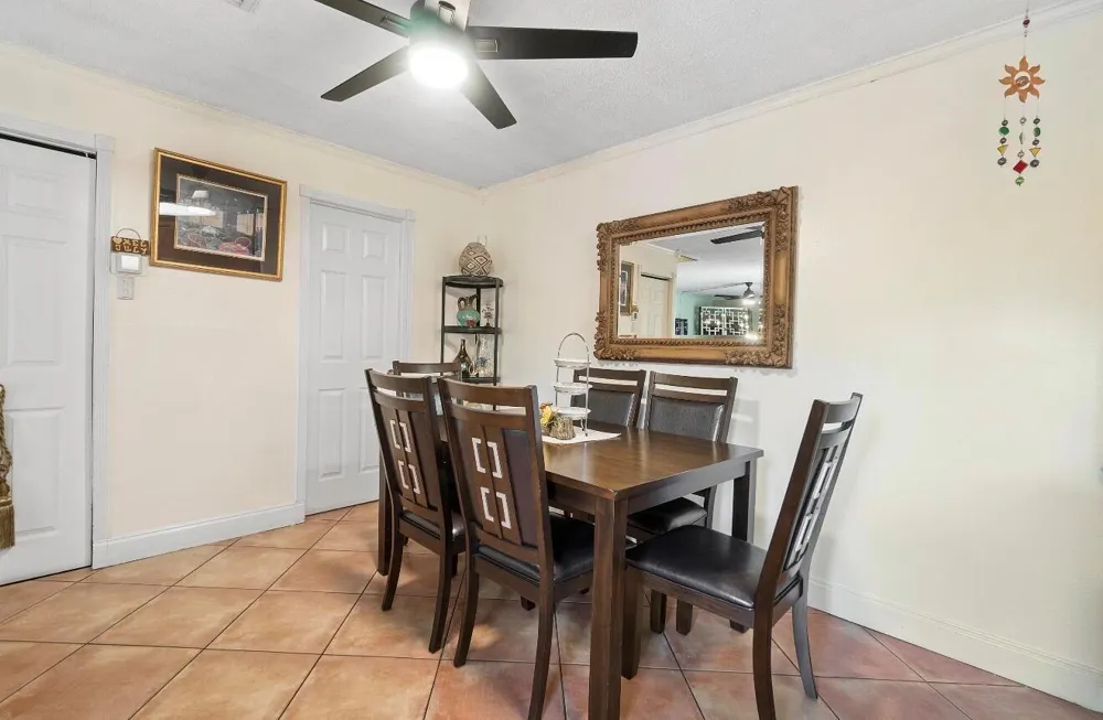 245 Woodland Road Palm Springs, FL 33461
