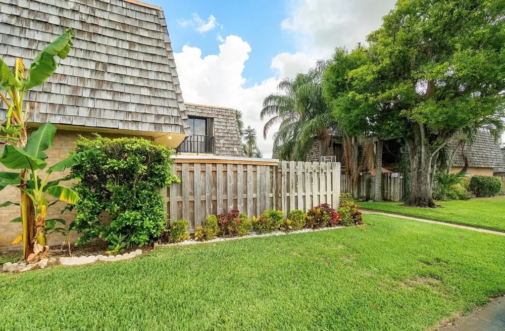 245 Woodland Road Palm Springs, FL 33461