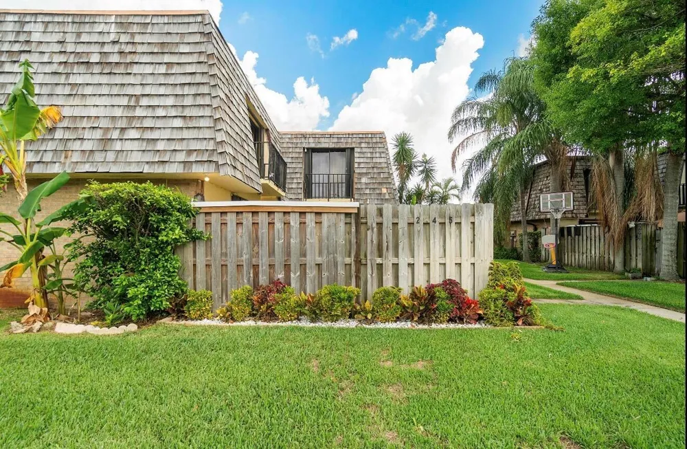 245 Woodland Road Palm Springs, FL 33461