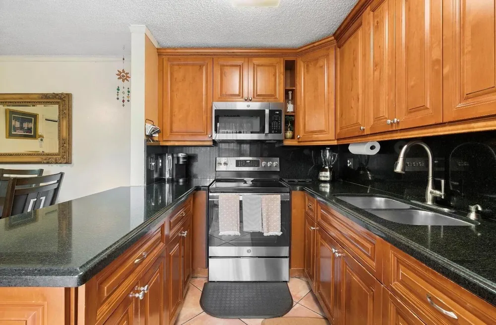 245 Woodland Road Palm Springs, FL 33461