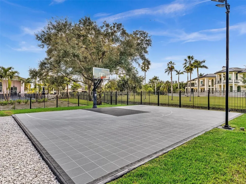 1021 NW 115th Ave Plantation, FL 33323