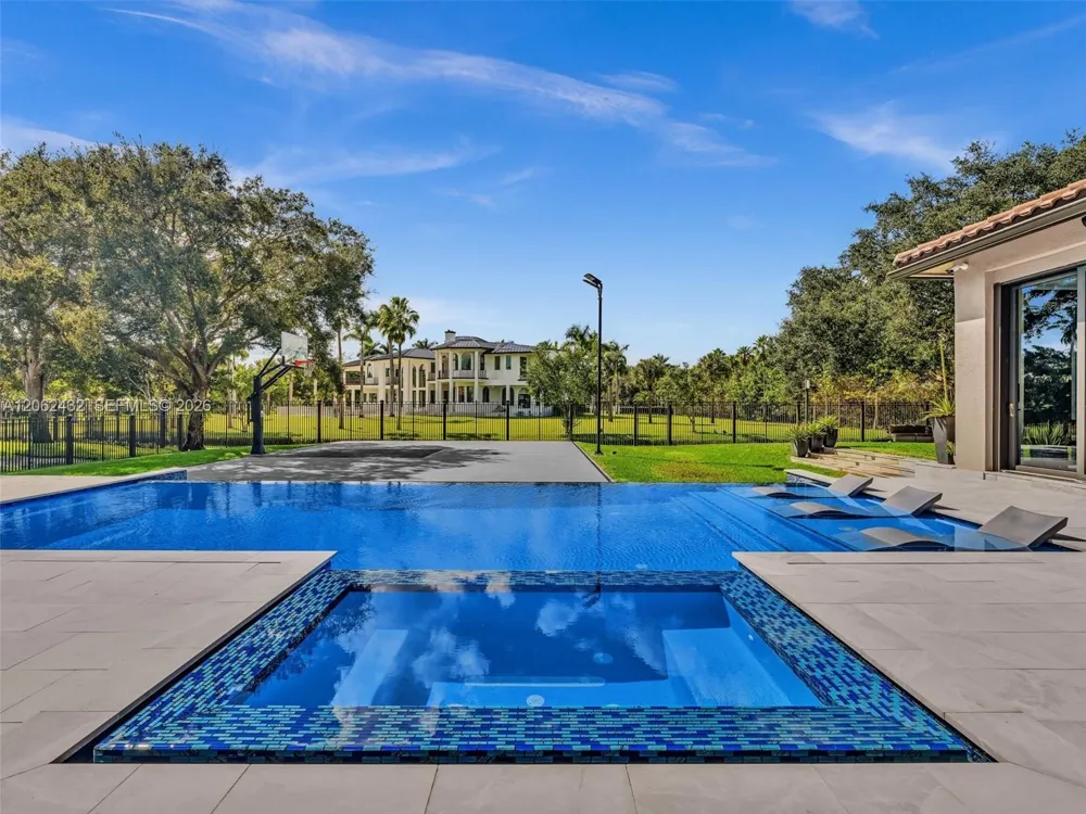 1021 NW 115th Ave Plantation, FL 33323