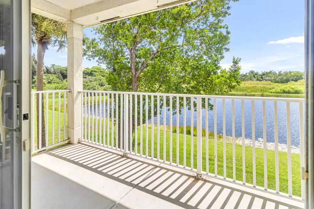 4205 EMERALD Vista Lake Worth, FL 33461