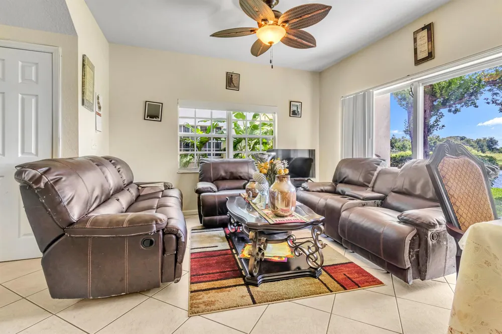 4205 EMERALD Vista Lake Worth, FL 33461