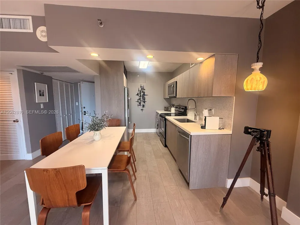 100 Lincoln Rd #314B Miami Beach, FL 33139