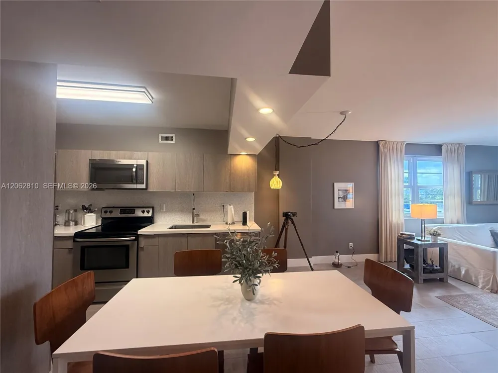 100 Lincoln Rd #314B Miami Beach, FL 33139