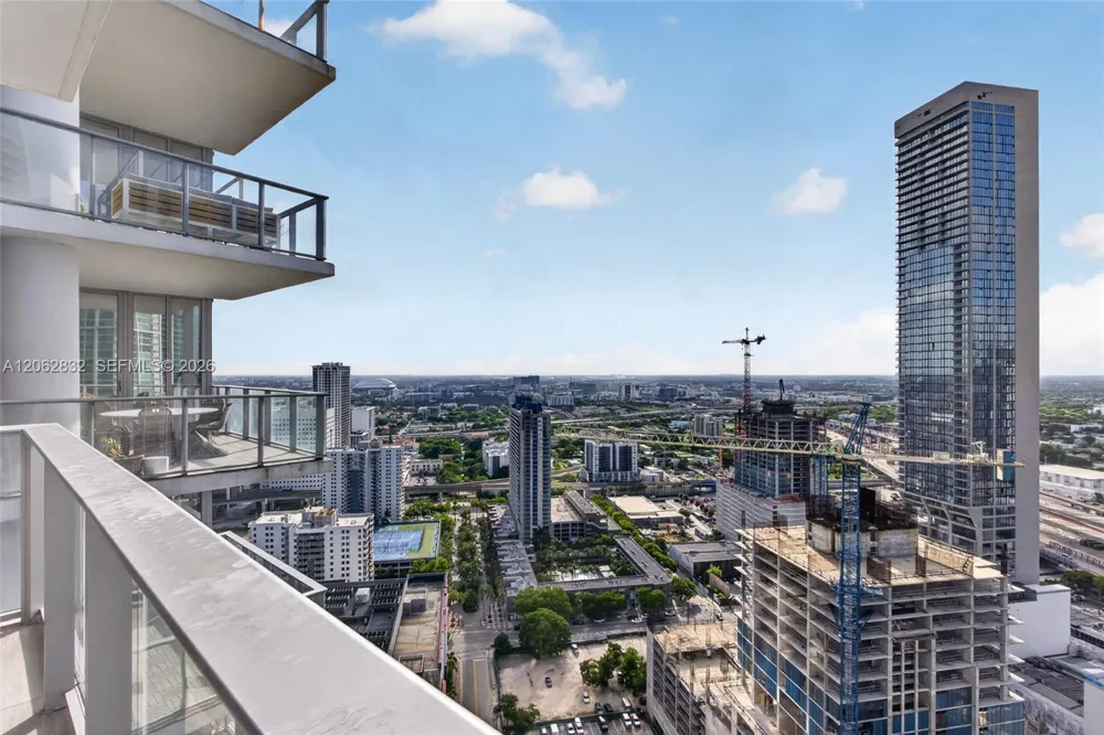 851 NE 1st Ave #3201 Miami, FL 33132