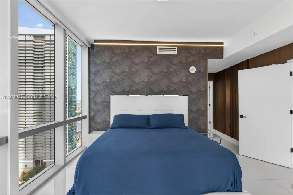 851 NE 1st Ave #3201 Miami, FL 33132