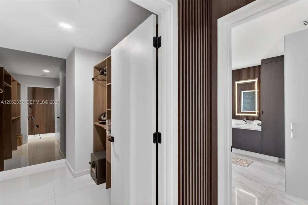 851 NE 1st Ave #3201 Miami, FL 33132