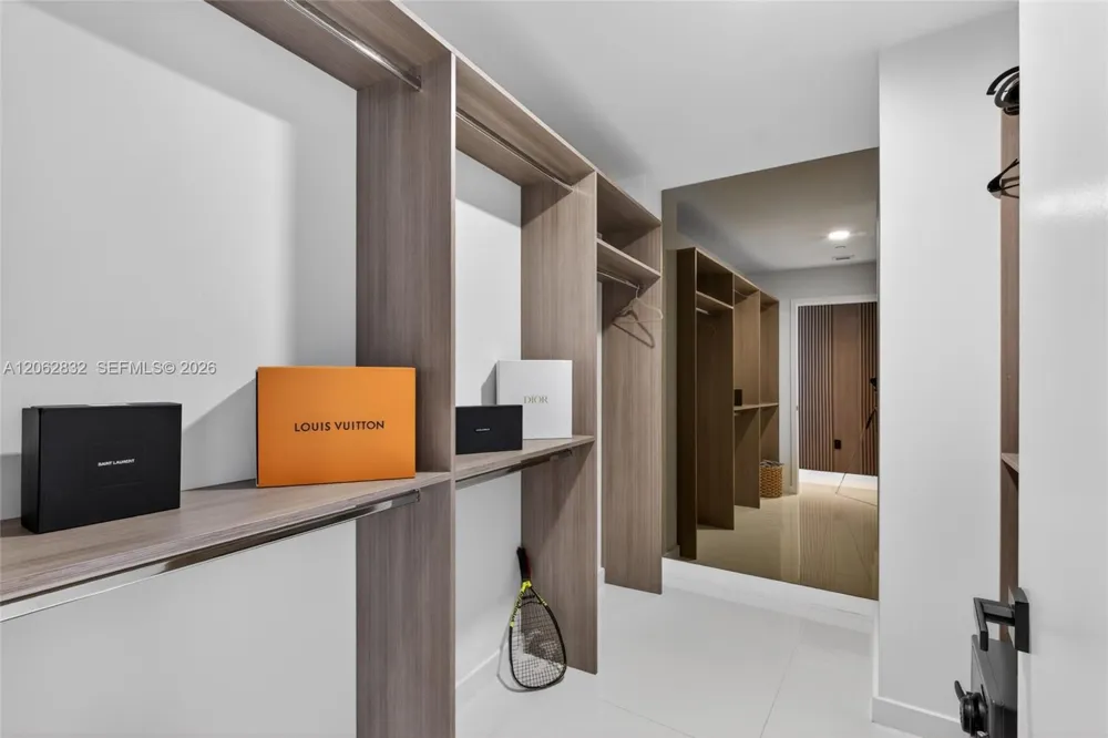 851 NE 1st Ave #3201 Miami, FL 33132