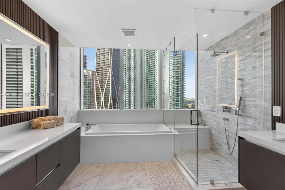 851 NE 1st Ave #3201 Miami, FL 33132